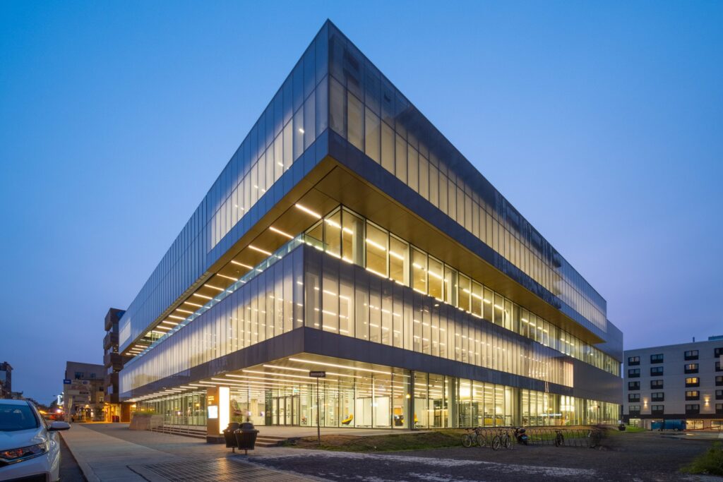 Bibliothèque Gabrielle-Roy, vue de l’extérieur. Crédit Thomas Guignard
